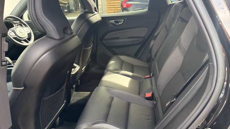 Volvo Xc60 2.0 B4D R DESIGN 5dr AWD Geartronic Diesel Estate